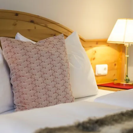 Alpenhotel Valluga Hotel Zuers
